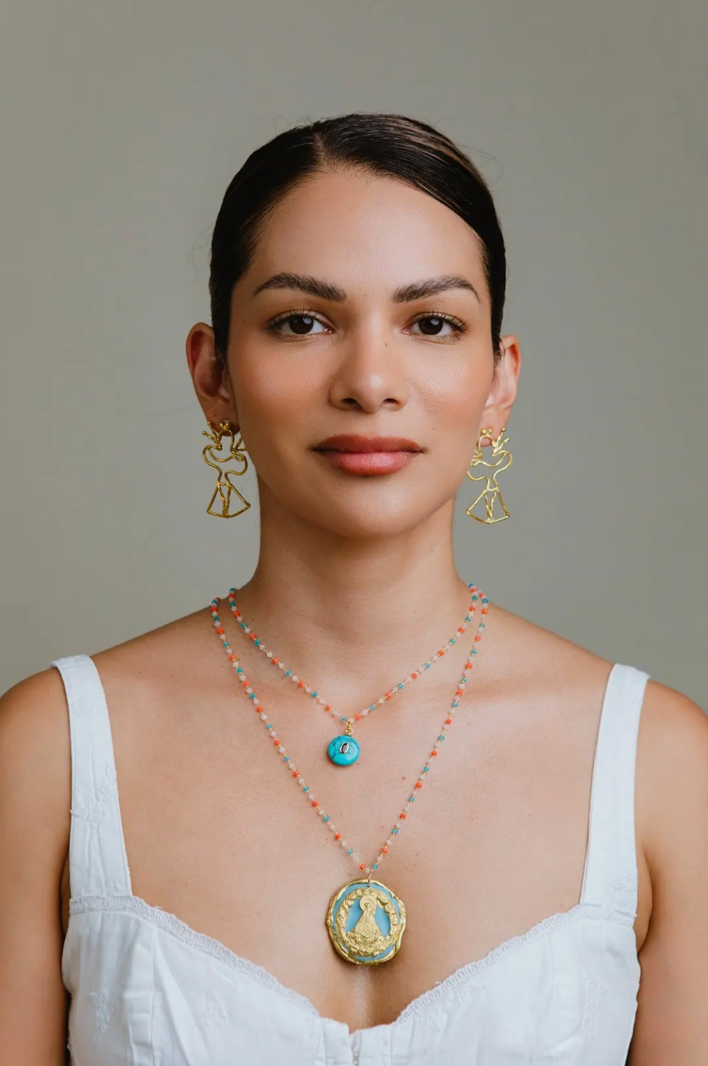 Collar doble con piedra y medalla