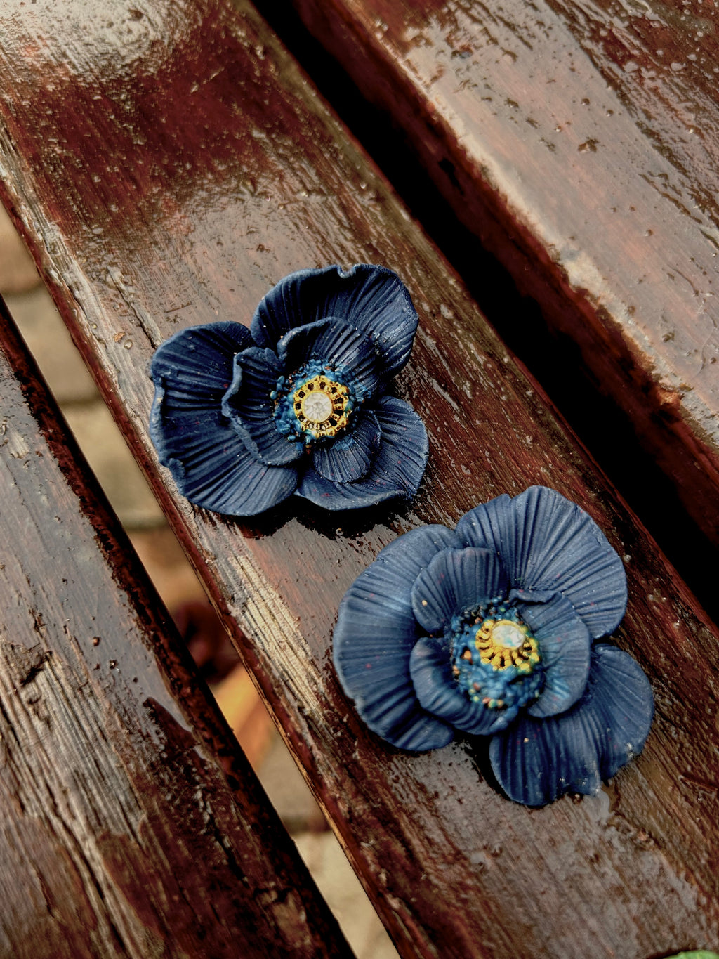 Pendiente Camelia porcelana