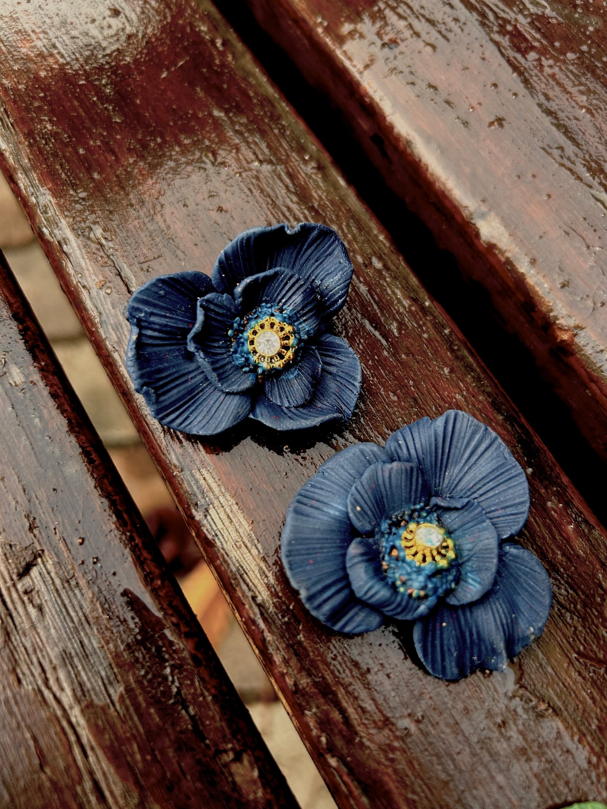 Pendiente Camelia porcelana