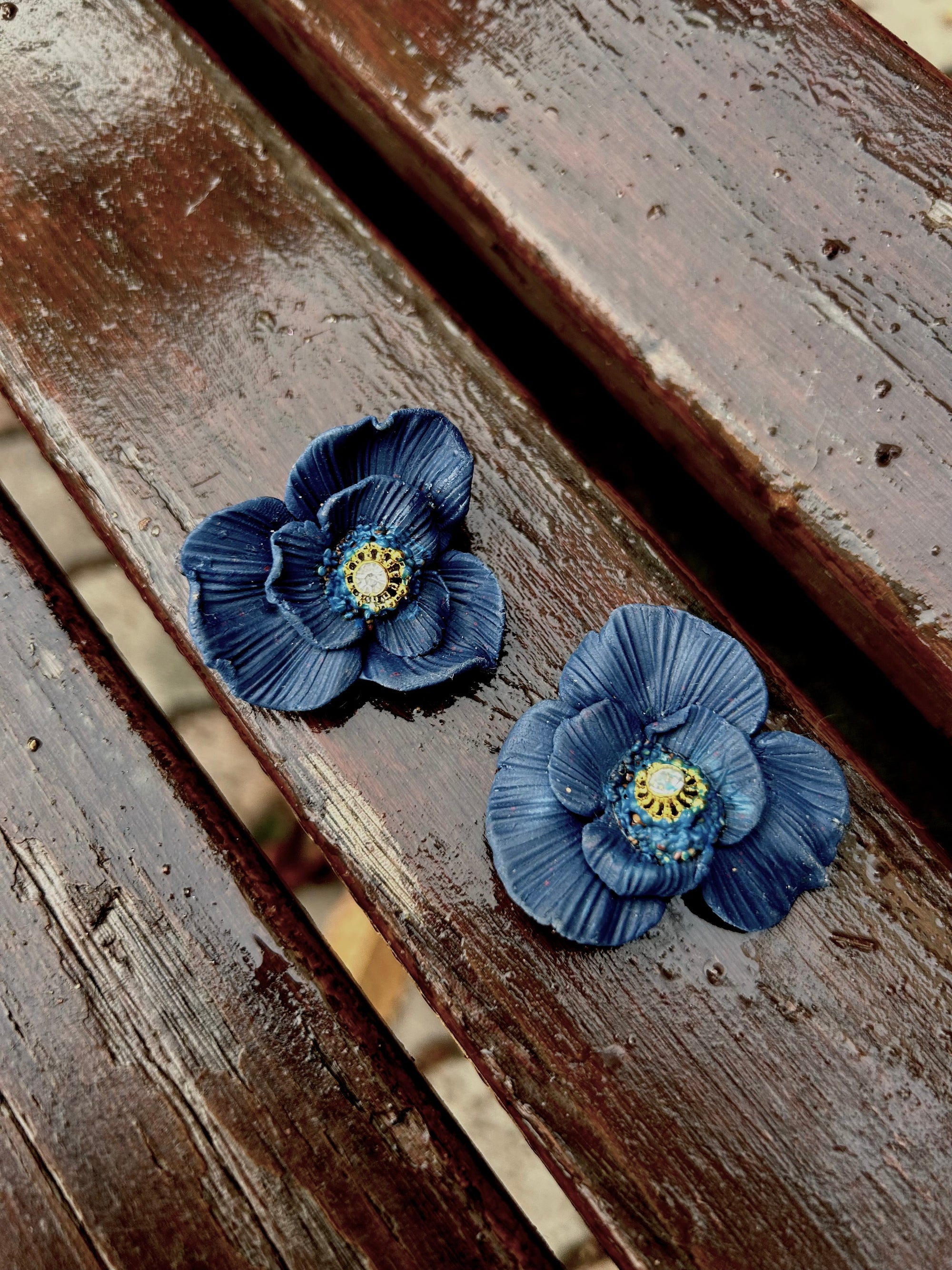 Pendiente Camelia porcelana